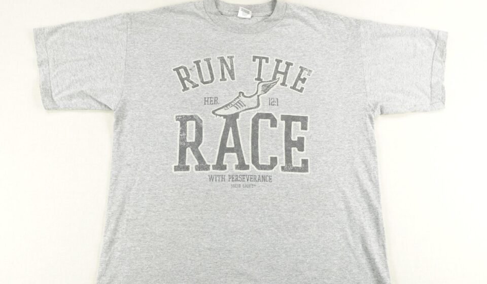 Vintage Bible Shirt Mens XL Gray Hebrews 12:1 Christian Religion Run The Race